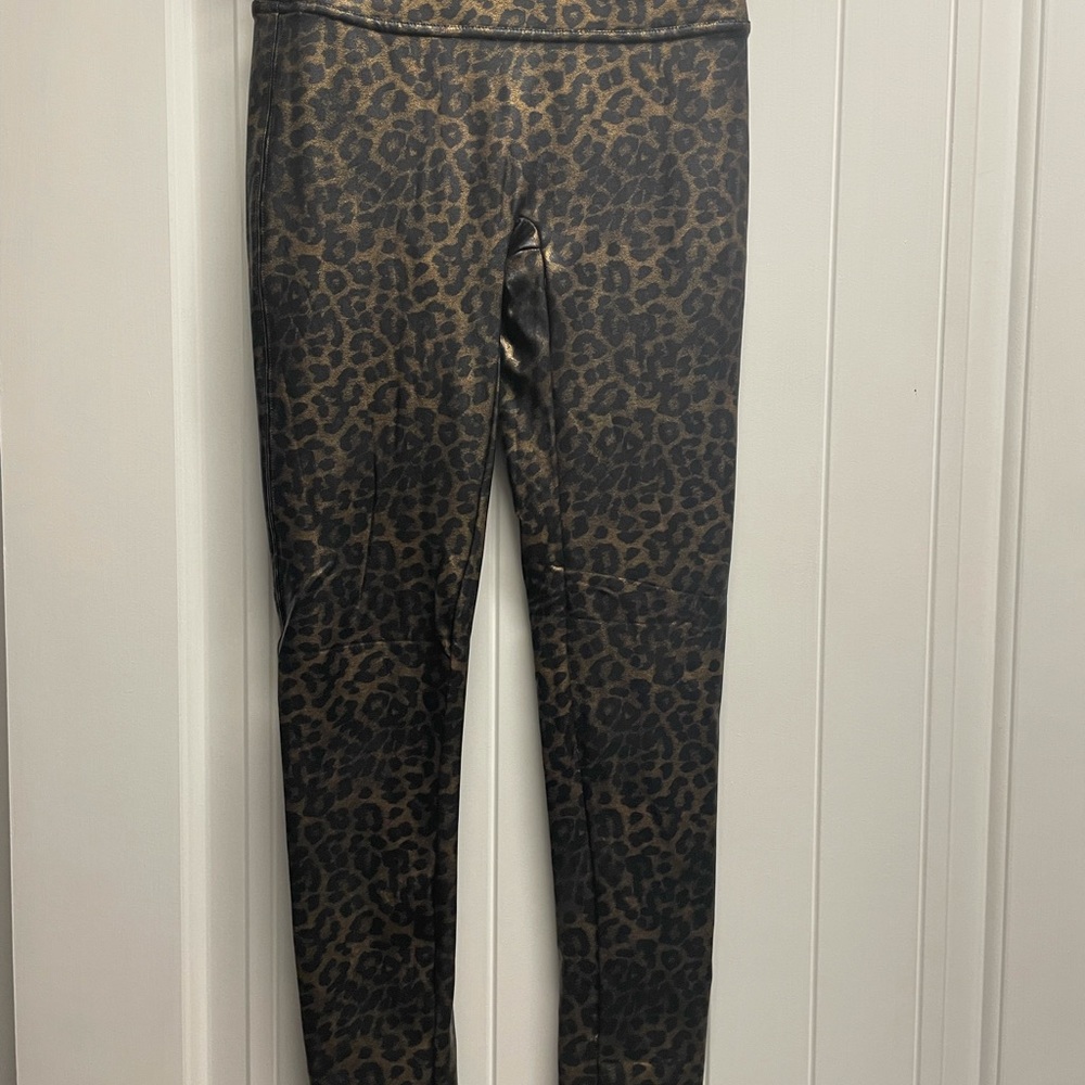Like new SPANX Leopard leggings.